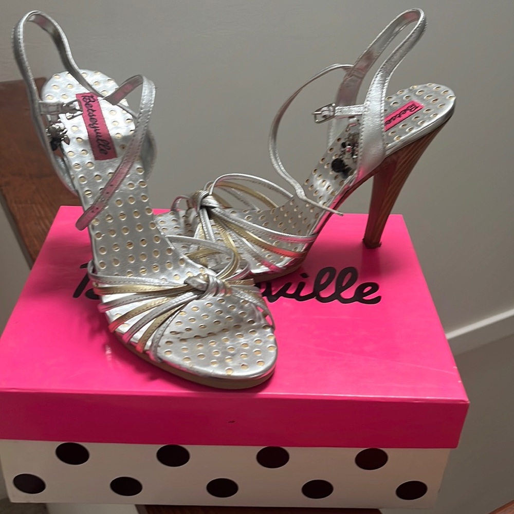 Betseyville Silver Valentin heels